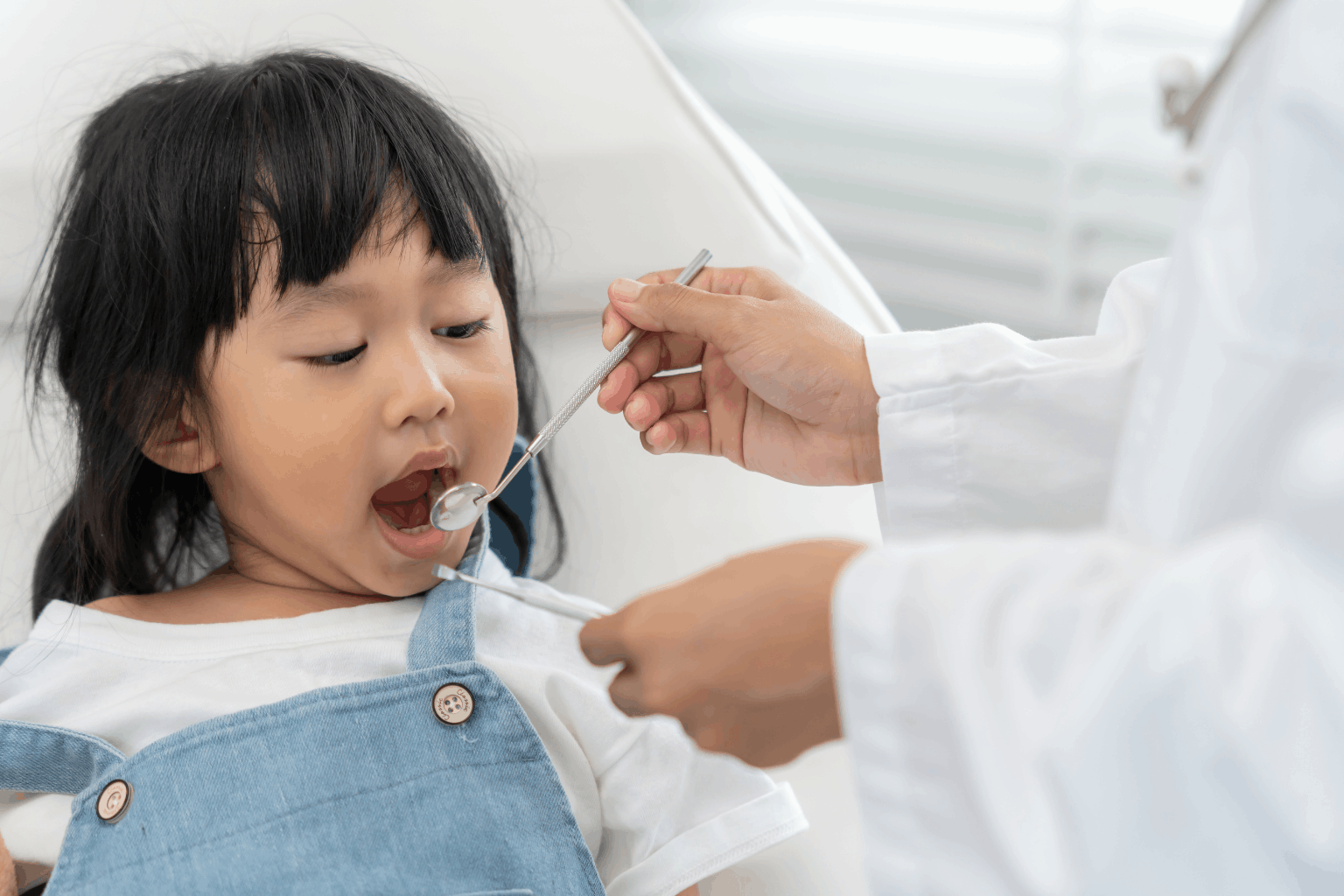 Read more about the article When Should My Child First See the Dentist? A Parent’s Complete Guide