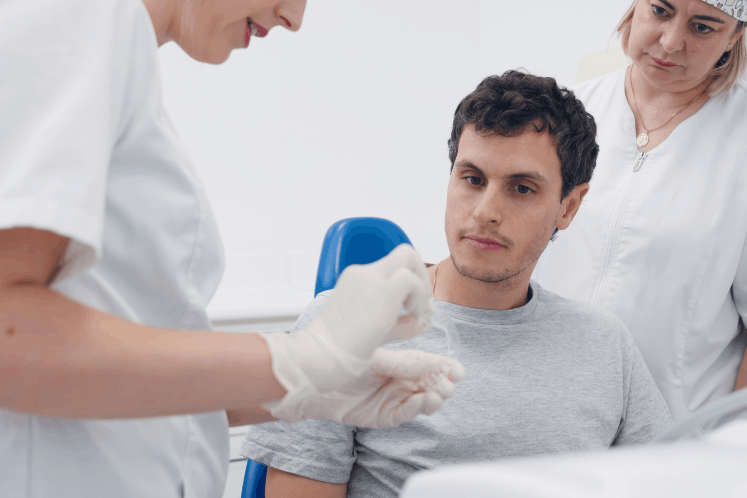 Read more about the article What to Expect in Your First 30 Days with Invisalign